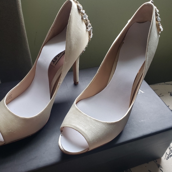 Badgley Mischka Ivory heels - Picture 6 of 9